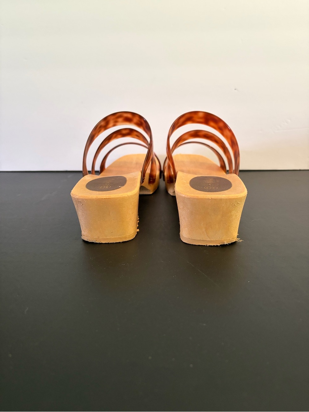 Vintage Italian made wooden slides with triple tortoiseshell Vinyl/Lucite Straps - Picture 3 of 6